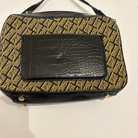 Black and Gold Patterned Handbag long strap - Picture 6 of 7